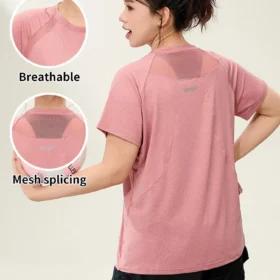 девушка в майке