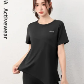 девушки в спортивных шортах