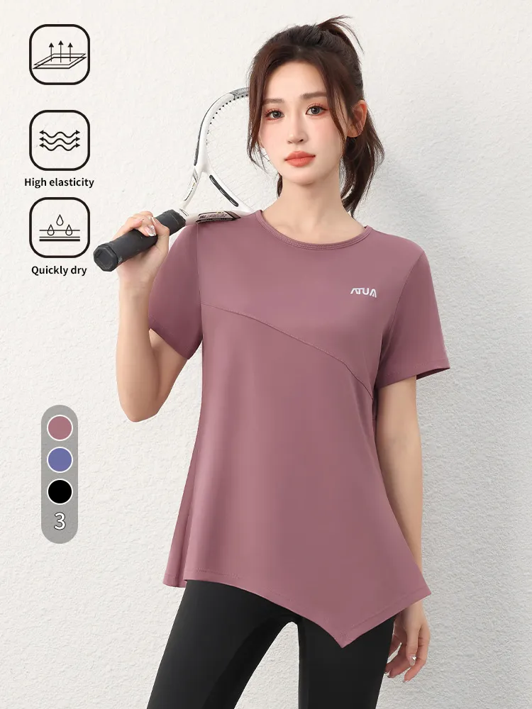 девушки в спортивных шортах